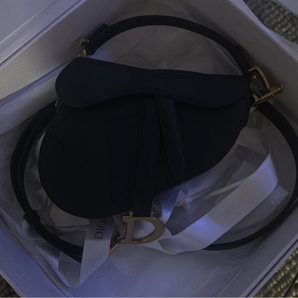MINI SADDLE BAG WITH STRAP
Black Grained Calfskin Dior - Picture 9 of 10